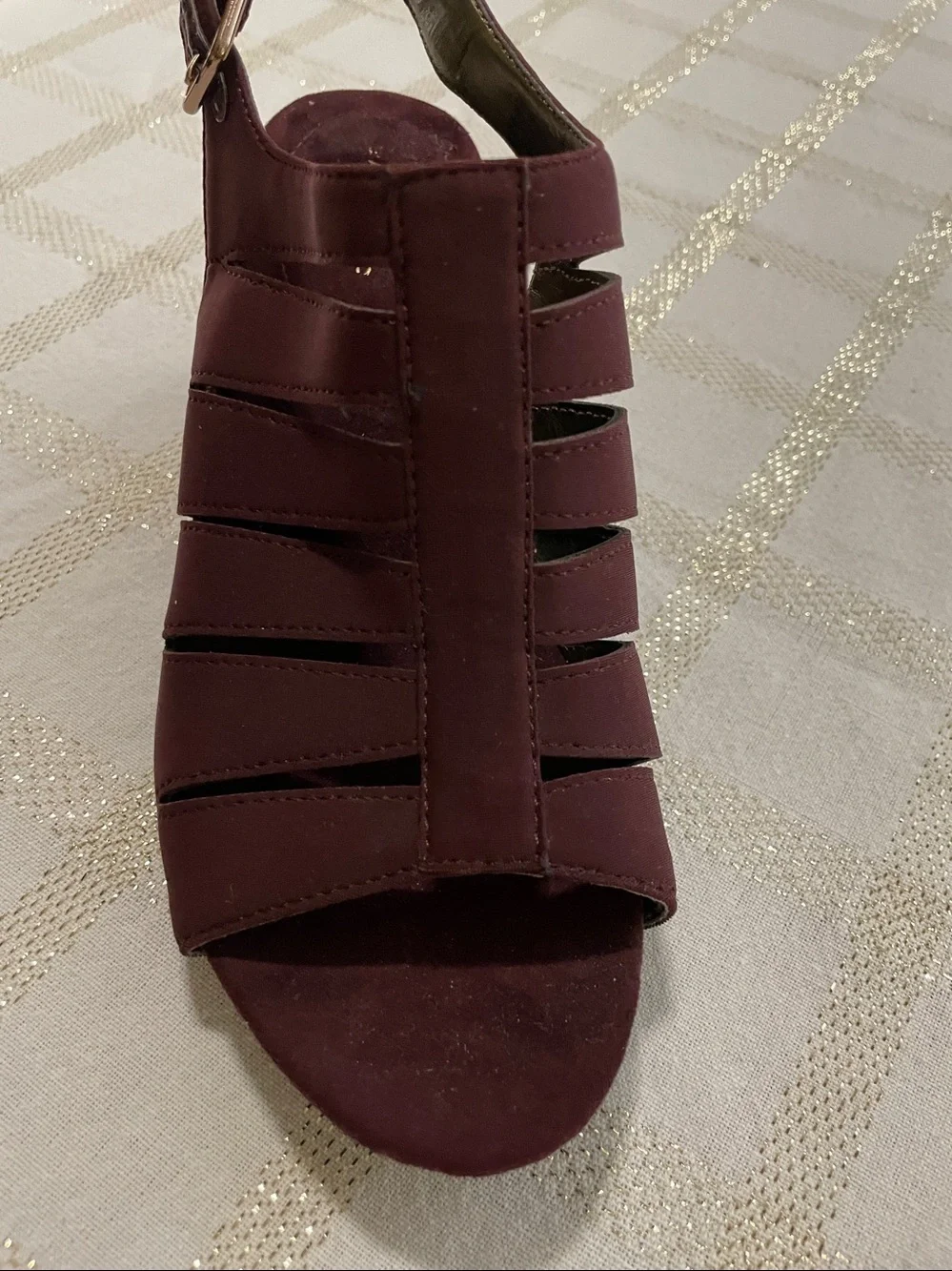 Bandolino wedge sandals, maroon fabric upper, 2 3/4” patent wedge, size 7